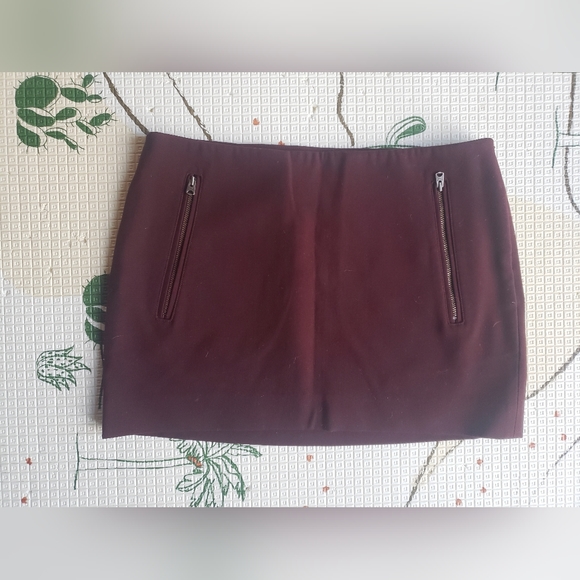 Aritzia mini skirt size 4 - Picture 1 of 3